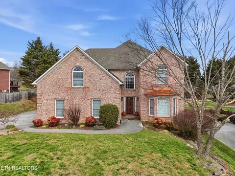 1712 Burnside Dr, Maryville, TN 37801