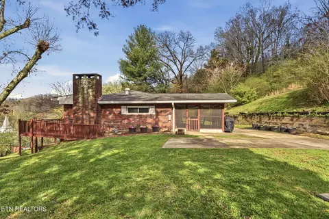 104 Richards Dr, Oliver Springs, TN 37840