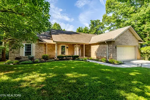 451 Timbercreek Dr, Maryville, TN 37803