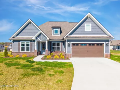 424 Bittersweet Ln, Lenoir City, TN 37771