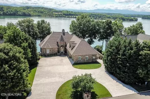 275 Rock Point Dr, Vonore, TN 37885