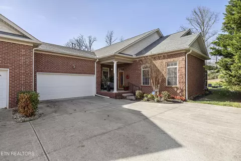 1892 Mountain Dr, Lenoir City, TN 37772