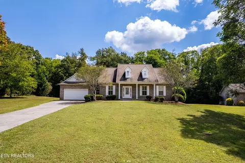1812 Crazy Horse Dr, Maryville, TN 37801