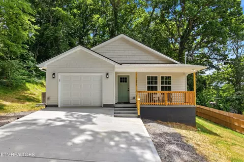 211 Mavis Ln, Maryville, TN 37804