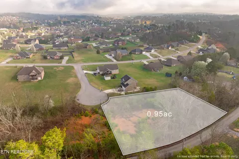 141 Tristan Ct, Lenoir City, TN 37772