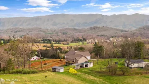 6035 Bingham Ln, Maryville, TN 37801
