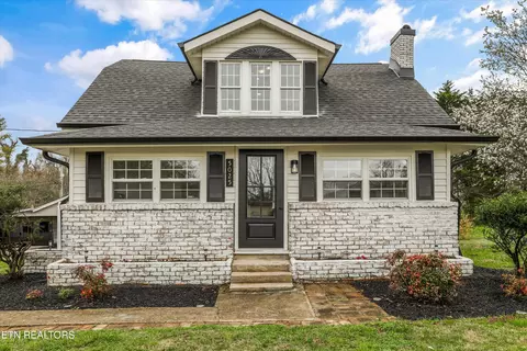 5025 Inskip Rd, Knoxville, TN 37912