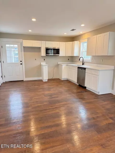 360 N Wright Rd, Alcoa, TN 37701 photo 2