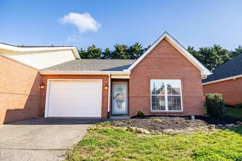 2908 Dominion Dr, Maryville, TN 37803