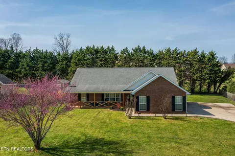 5119 N Wildwood Rd, Maryville, TN 37804