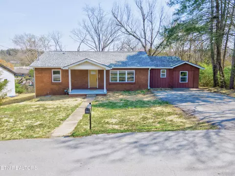 120 Scenic Dr, Sevierville, TN 37862