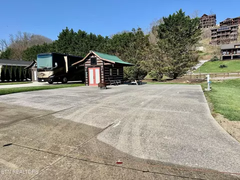 1919 Lizi Loop Way, Sevierville, TN 37862