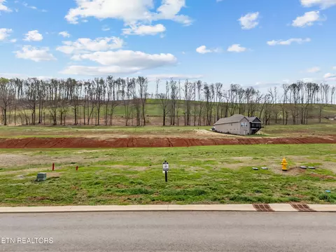 674 Black Bear Cir, Loudon, TN 37774