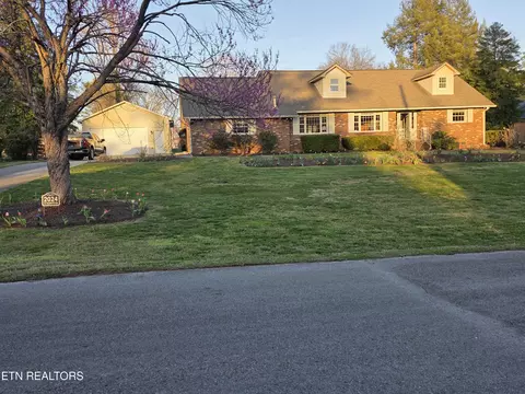 2024 W Velmetta Cir, Knoxville, TN 37920