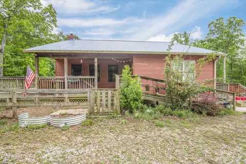 117 Coyote Ln, Oneida, TN 37841