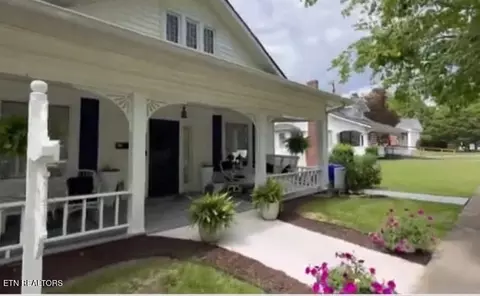 521 Clinton St, Harriman, TN 37748