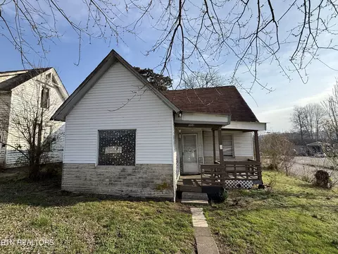 302 Byrd Ave, Harriman, TN 37748
