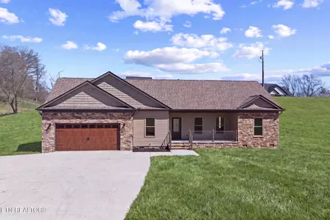 380 Hillvale Rd, Clinton, TN 37716