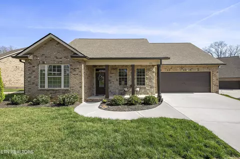 1773 Mountain Dr, Lenoir City, TN 37772