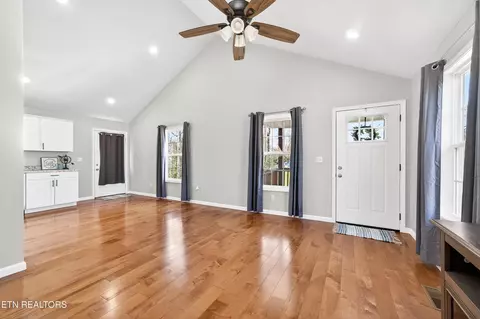 219 E Bronson St, Sparta, TN 38583 photo 8