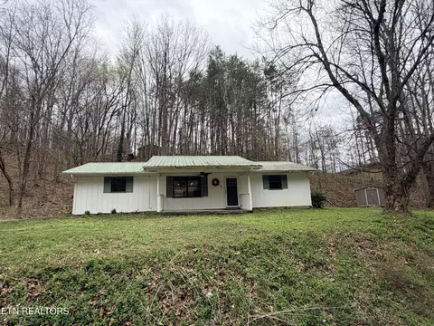 901 Beverly Hills Dr, Sevierville, TN 37862