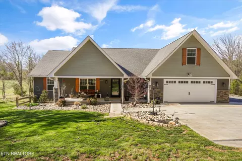 3033 Lazy River Ln, Sevierville, TN 37876