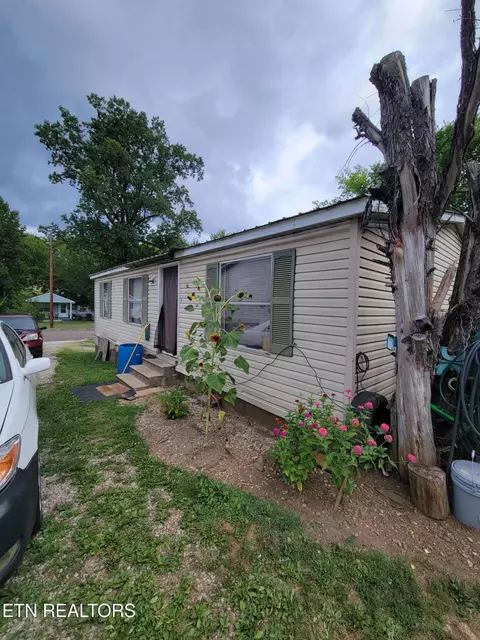 1718 Connecticut Ave, Knoxville, TN 37921