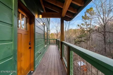 1857 Beach Front Dr, Sevierville, TN 37876