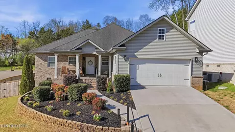 1125 Maples Glen Ln, Knoxville, TN 37923