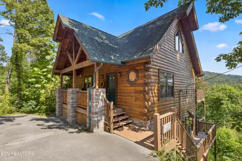 1424 Rocky Top Way, Townsend, TN 37882