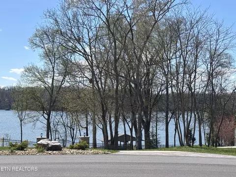E Shore Drive, Rockwood, TN 37854