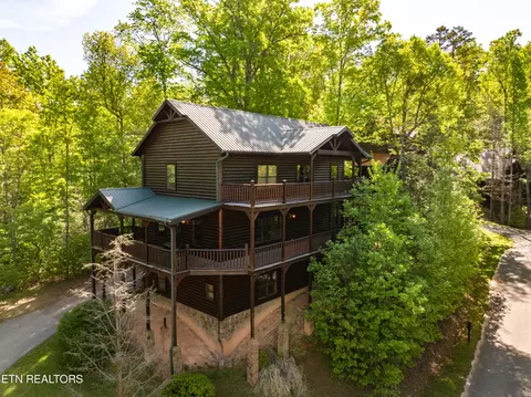 1820 Elk Springs Way, Gatlinburg, TN 37738