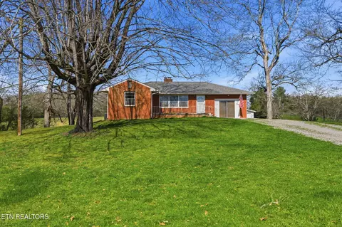110 Hart Cemetery Ln, Clinton, TN 37716