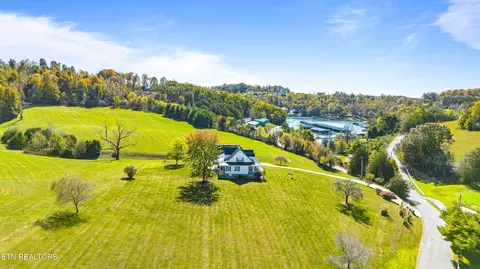 277 Deerfield Way, La Follette, TN 37766