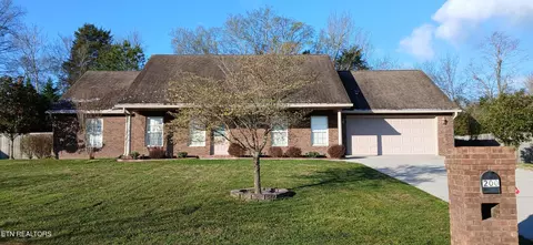 200 Flora Dr, Lenoir City, TN 37771