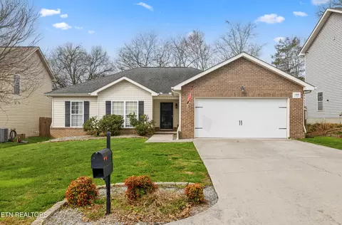 1960 Mahogany Wood Tr, Knoxville, TN 37920