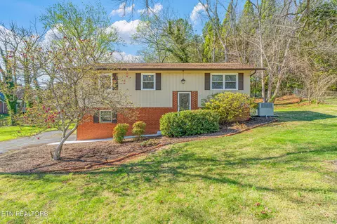 7809 Serena Cir, Knoxville, TN 37919