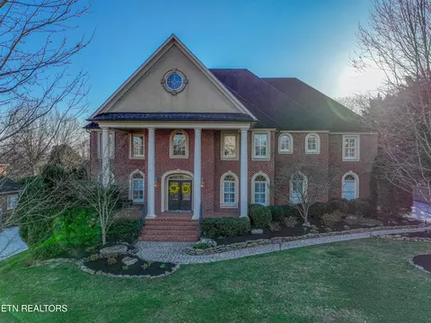 1837 Regents Park Rd, Knoxville, TN 37922