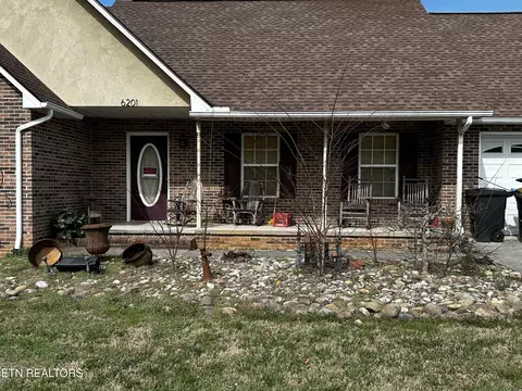 6201 Royal River Dr, Knoxville, TN 37914