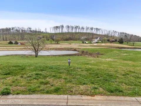 714 Old Barn Ln, Loudon, TN 37774