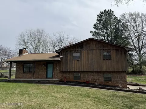 2066 Colonial Cir, Maryville, TN 37803