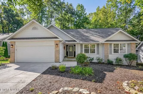 143 Lakeside Dr, Crossville, TN 38558