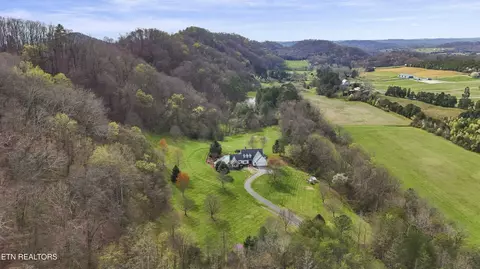 2740 Mccammon Rd, Rockford, TN 37853