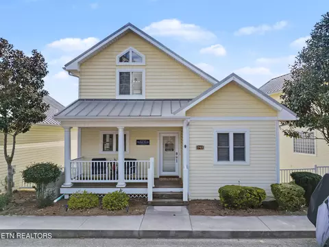 149 W Deer Village Ln, La Follette, TN 37766