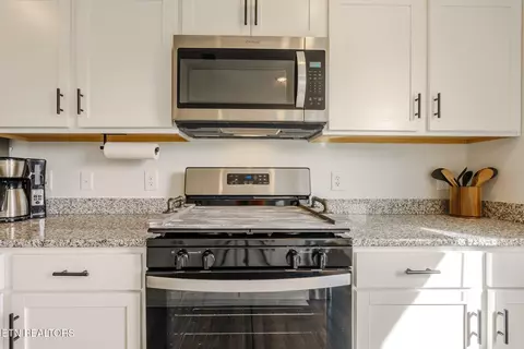 Kitchen - 1253 Cole Dr, Talbott, TN 37877 photo 2 of 2
