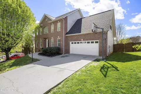 721 Baldwin Station Ln, Knoxville, TN 37922
