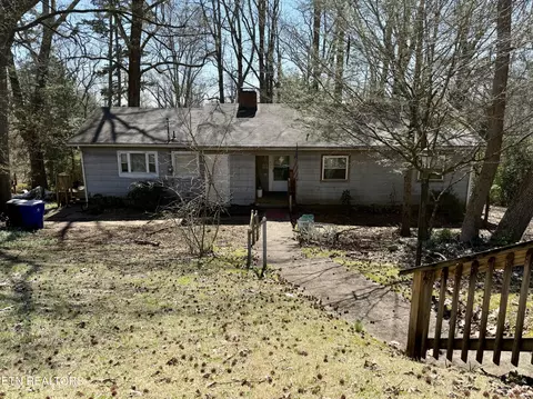 313 W Outer Dr, Oak Ridge, TN 37830