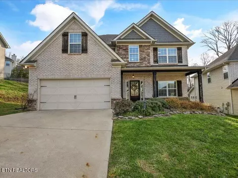 9926 Hummingbird Ln, Knoxville, TN 37923
