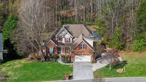 8127 Campbells Point Rd, Corryton, TN 37721