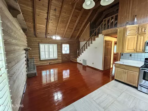 466 Greene Ln, La Follette, TN 37766